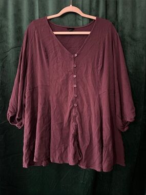 Women’s Button-Front V-Neck Top in Wine